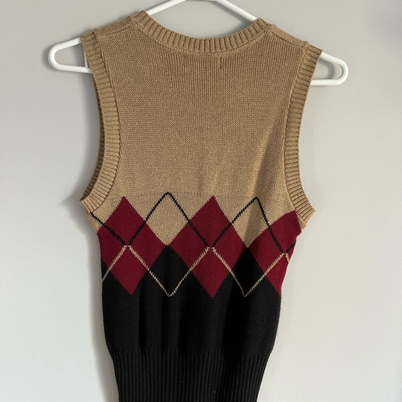 Argyle Sweater Vest with V Neckline - Picture 3 of 3